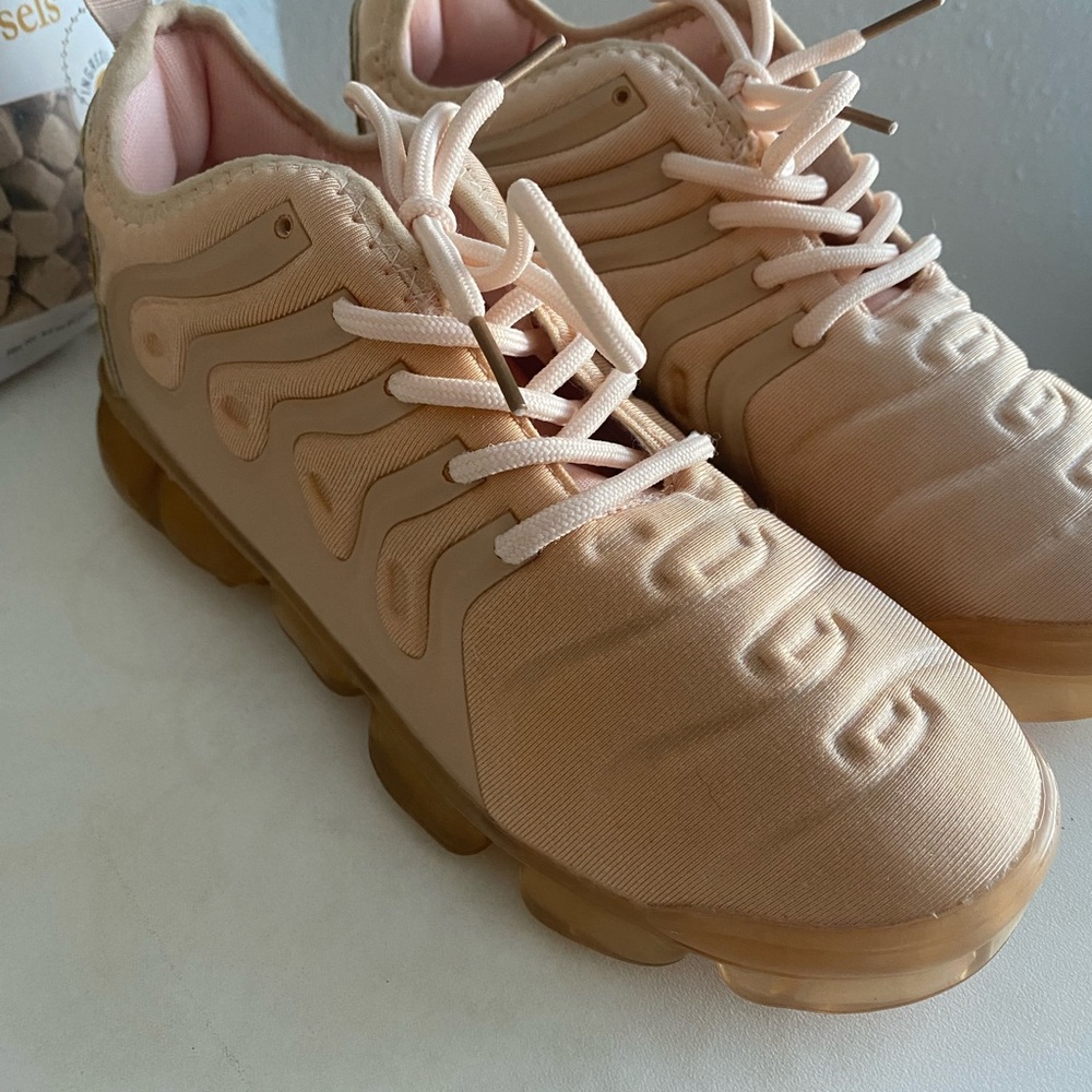Women's Peach Sneakers